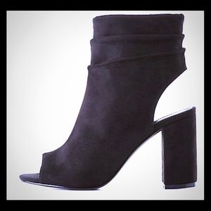 Peekaboo heel and toe black books size 10